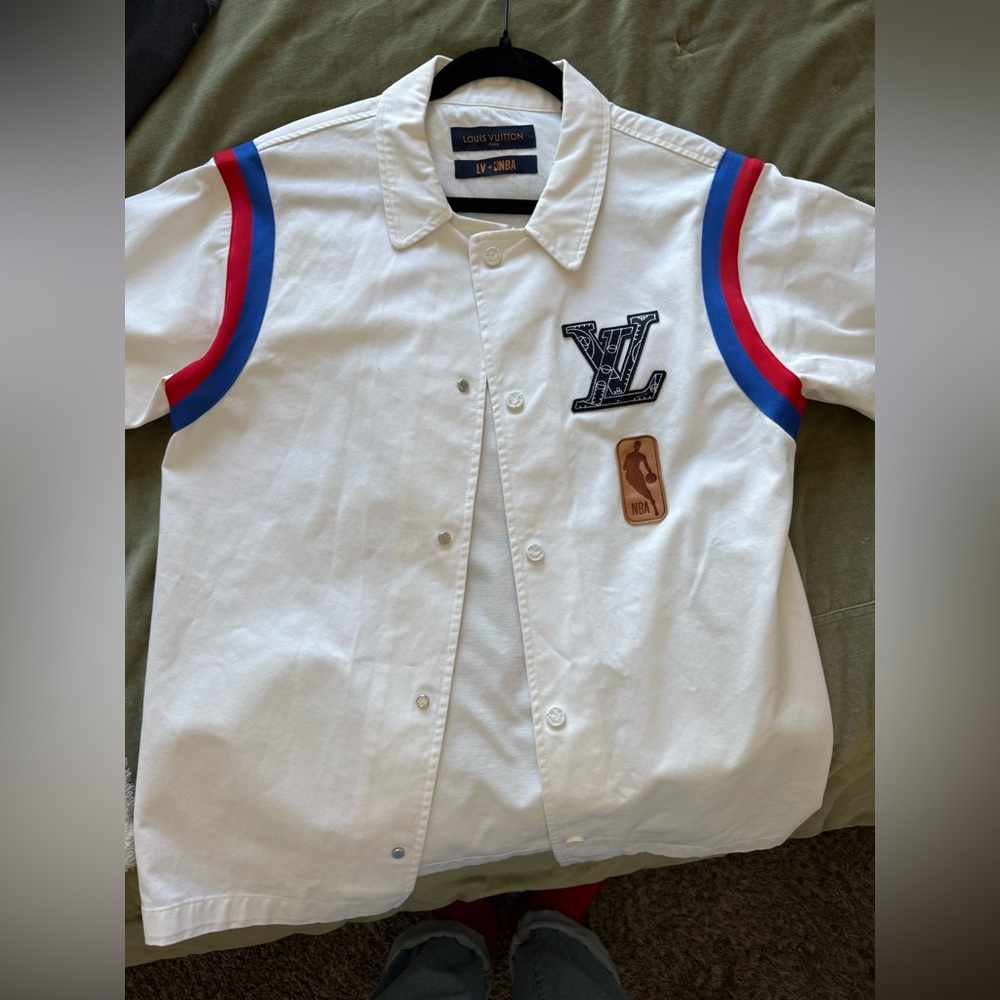 LOUIS VUITTON x NBA White SHORT SLEEVE SHIRT - Picture 8 of 10